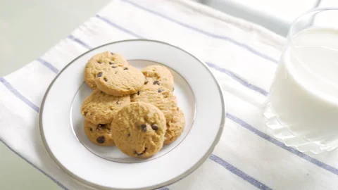 Chocolate chip cookie on white plate Stock Footage 147962555