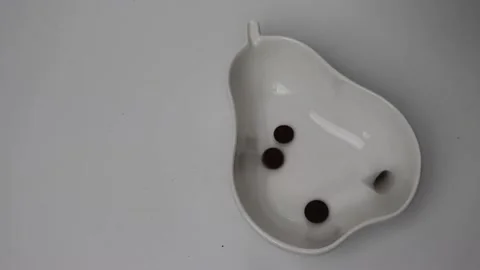 Chocolate chips falling Vídeo Stock 142475624