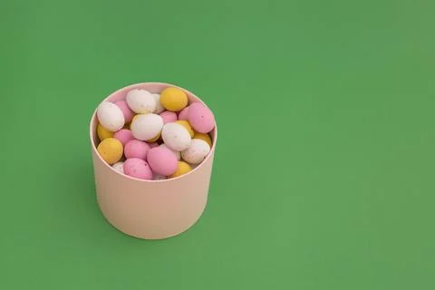 Chocolate colored eggs in box Foto stock