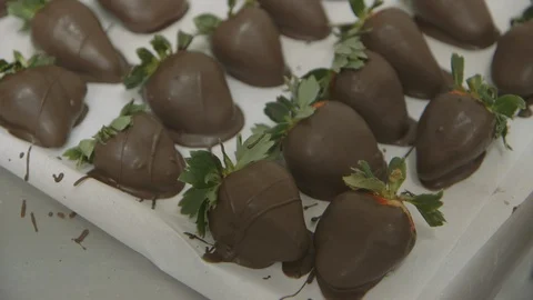 Chocolate covered strawberries Vidéo 104266166