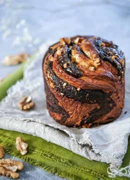 Chocolate cruffin. Easter baking. Layered muffin. Easter. Stock-Fotos