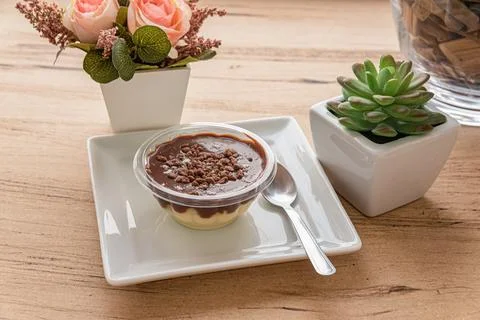 Chocolate dessert with spoon on table still life Foto stock