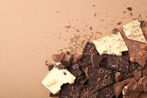 Chocolate of different types on a colored background with a place for text Stockfoto's