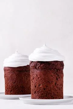 Chocolate Easter cake with marshmallow icing Foto stock