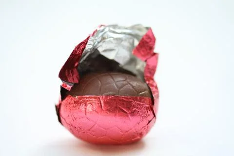 Chocolate easter egg in red wrapping Foto stock