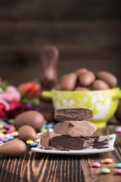 Chocolate Easter eggs with raw chocolate Foto stock