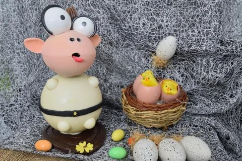Chocolate egg in the shape of a lamb with various decorations Stockfoto's
