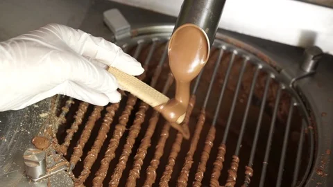 Chocolate Flowing Vídeos de archivo 88884749