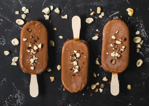 Chocolate ice cream popsicles Foto stock
