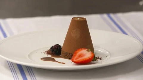 Chocolate mousse dessert Video stock 73073808
