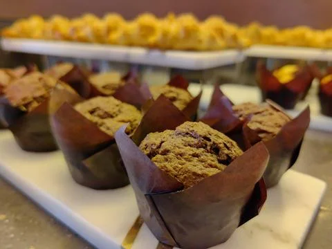 Chocolate muffin on table. Fotos Stock