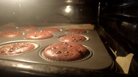 Chocolate muffins close-up baking in the oven	 Video stock 311931306