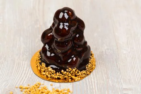 The chocolate pastry and nuts on the table Stock-Fotos