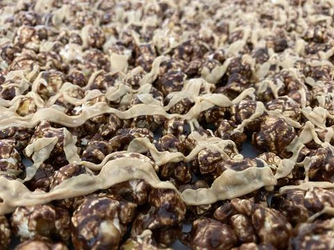 Chocolate popcorn 库存照片