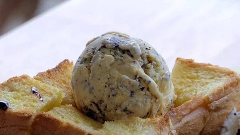 Chocolate sauce on ice cream. Stock-Footage 80456523