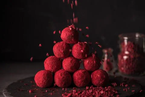 Chocolate truffle with raspberry powder Stock-Fotos