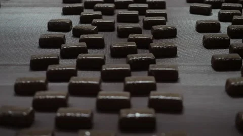 Chocolates moving along a conveyor line in a factory  Video stock 146161807