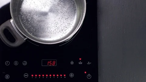 Choose function on Induction stove Stockbeeldmateriaal 120984387