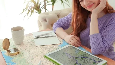 Choose trip route drink tea dreaming Vídeo Stock 73709341