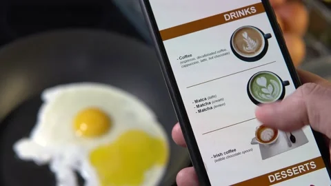 Choosing and purchusing online. Video stock 199108762