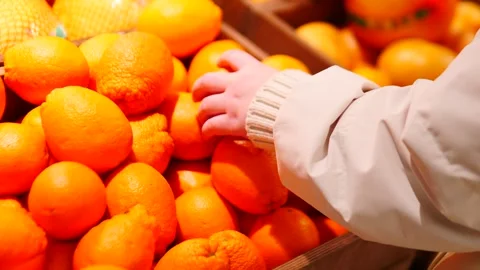 Choosing the Best Fresh Oranges When You Visit Your Local Market for Shopping Video stock 310536812