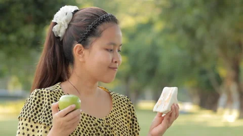Choosing between sandwich and apple. Stock Footage 41307157