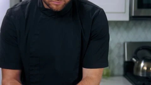 Chop lettuce slow motion Stock-Footage 221698691