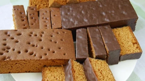 Chopped chocolate biscuit on a plate. Video stock 302472853