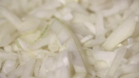 Chopped onion in a pan Vídeo Stock 100895773