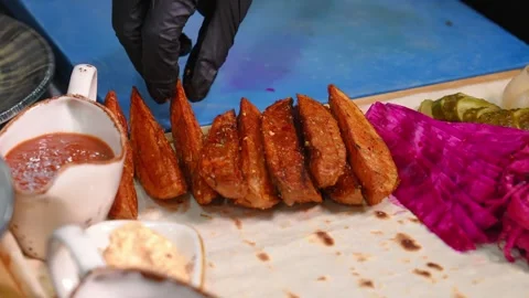 Chopped pickled vegetables in set on pita bread. Vidéo 267289320