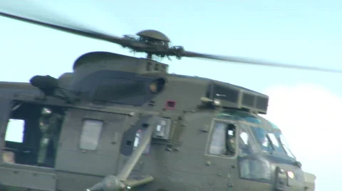 Chopper moves off-JPEG 100 NTSC Vídeos de archivo 773637