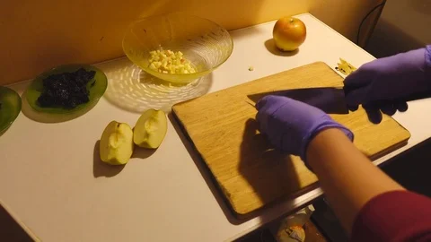 Chopping apple on chopping board 库存影片 83932484