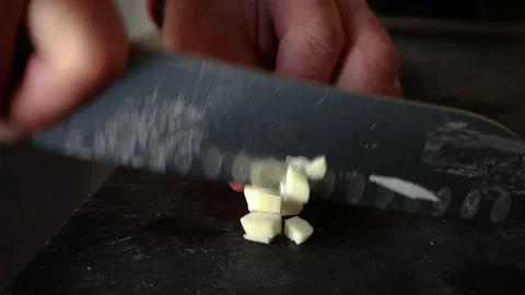 Chopping fresh garlic with sharp knife 스톡 동영상 172512383