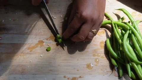Chopping fresh green beans 스톡 동영상 332588199