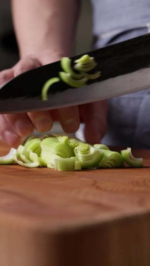 Chopping Leek Front View Vertical Видео 337191819