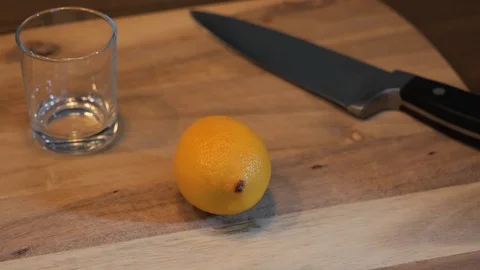 Chopping a lemon Vídeo Stock 123820293