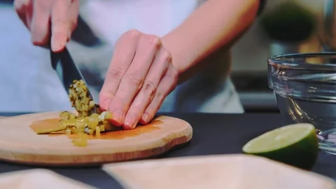 Chopping a pickled cucumber in the kitchen Vídeos de archivo 252547547