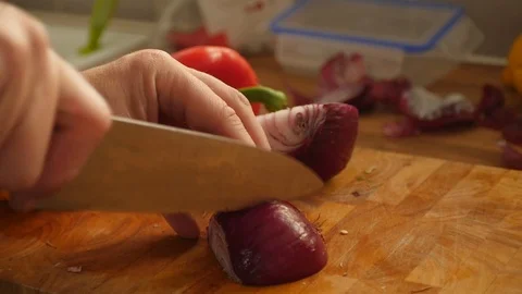 Chopping a red onion Stock Footage 115054796