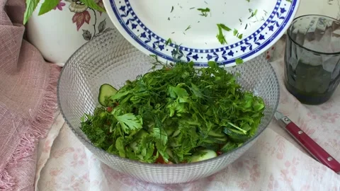 Chopping tomatoes and cucumbers for a fresh salad Stock-Footage 337252497