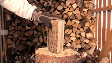 Chopping wood Vidéo 85689138