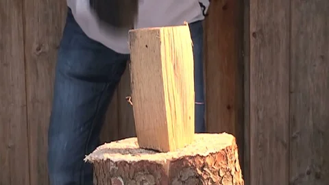 Chopping wood 動画素材 85689350