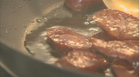 Chorizo being shallow fried Stock-Footage 39583871