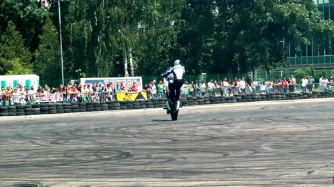 Chris Pfeiffer stuntriding 12 Video stock 50521076