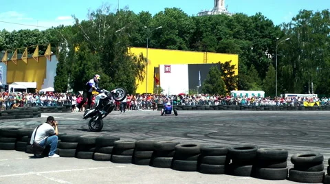 Chris Pfeiffer stuntriding 4 Video stock 50521561