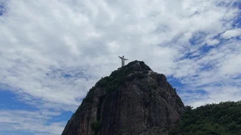 Christ The Redeemer With Clouds Rio Low Angle Orbit Stockbeeldmateriaal 331333805
