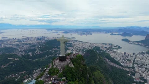 Christ the Redeemer Overlooking Rio de Janeiro from Tijuca National Park Stockbeeldmateriaal 331317826