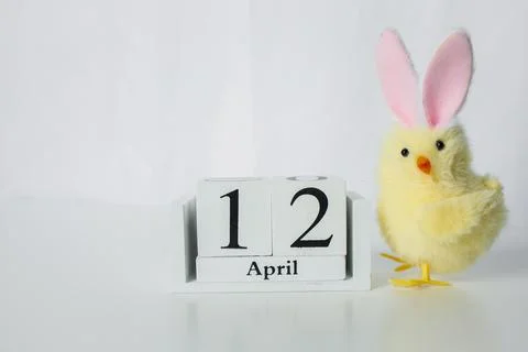 Christian Orthodox Easter 2026 date on a wooden calendar with funny small E.. Foto stock