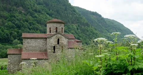 Christian temple in the Caucasus Vídeos de archivo 136560645