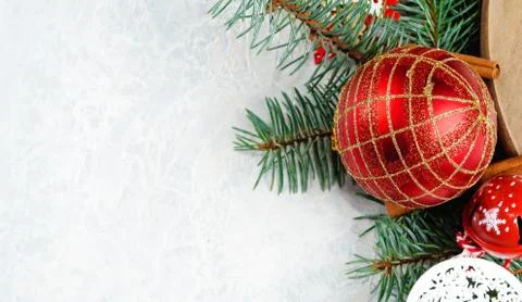 Christmas background red, border, branches of a Christmas tree, heart, pine c Foto stock