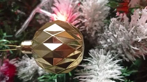 Christmas ball on the background of a festive tree, vertical video. Video stock 166141212